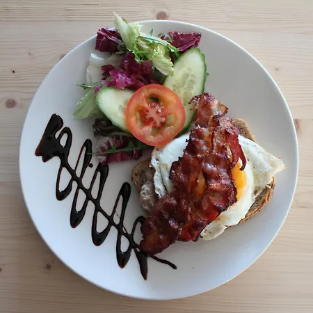 Hamar Vandrerhjem 2* האמאר